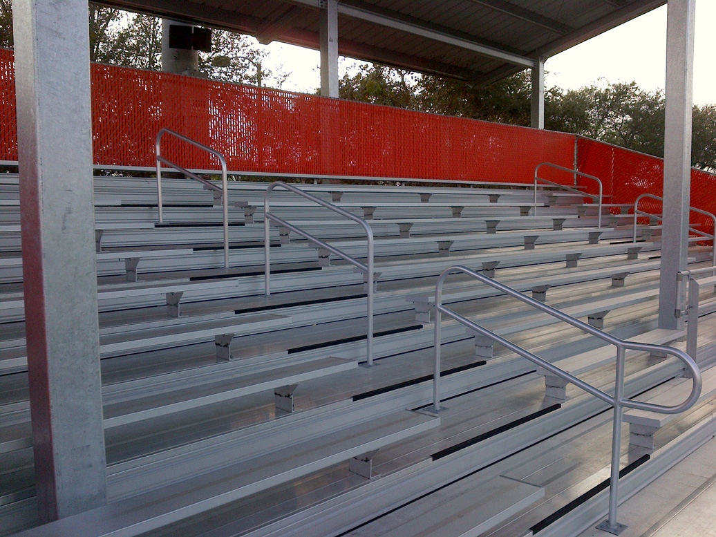 BLEACHERS WITH ACCESSIBLE AISLES